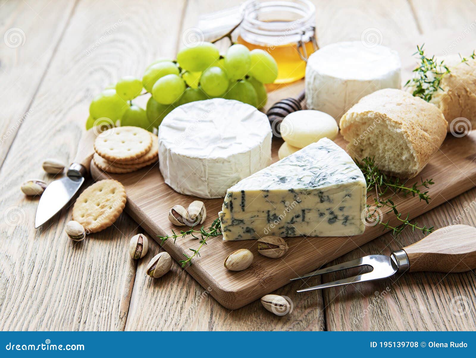 ÃÂ¡heese selection, honey and grape